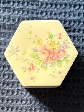 Vintage Collective 1985 Royal Doulton Summer Bouquet Hexagonal Box and Lid